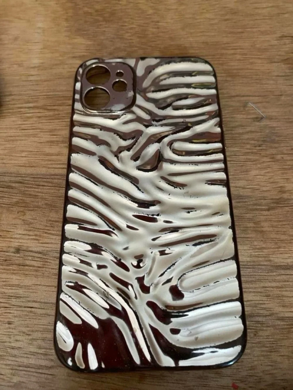 Amazon Essentials minimalist silicone
